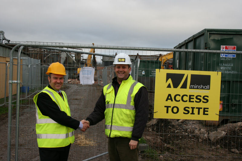 Left to right; Director of Walford Campus, Jon Parry, on site with Nick Minshall, Director of Minshall Construction. Left to right; Director of Walford Campus, Jon Parry, on site with Nick Minshall, Director of Minshall Construction.