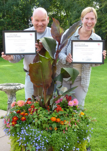 Head gardeners Chris Watkins and Alexis James with awards.