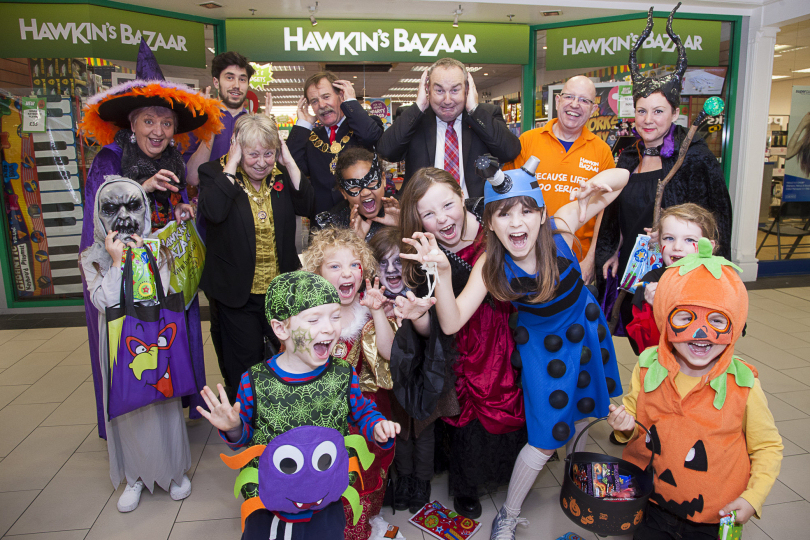 Trick or Treat. Maggie Love (left) with 2015 Mayor of Shrewsbury Miles Kenny, Kevin Lockwood, Manager of the Darwin, Pride Hill and Riverside Shopping Centres, (centre) and staff from Hawkin’s Bazaar who donated the prizes with the fancy dress winners