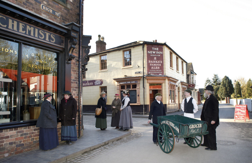 Blists Hill Victorian Town, residents outside New Inn