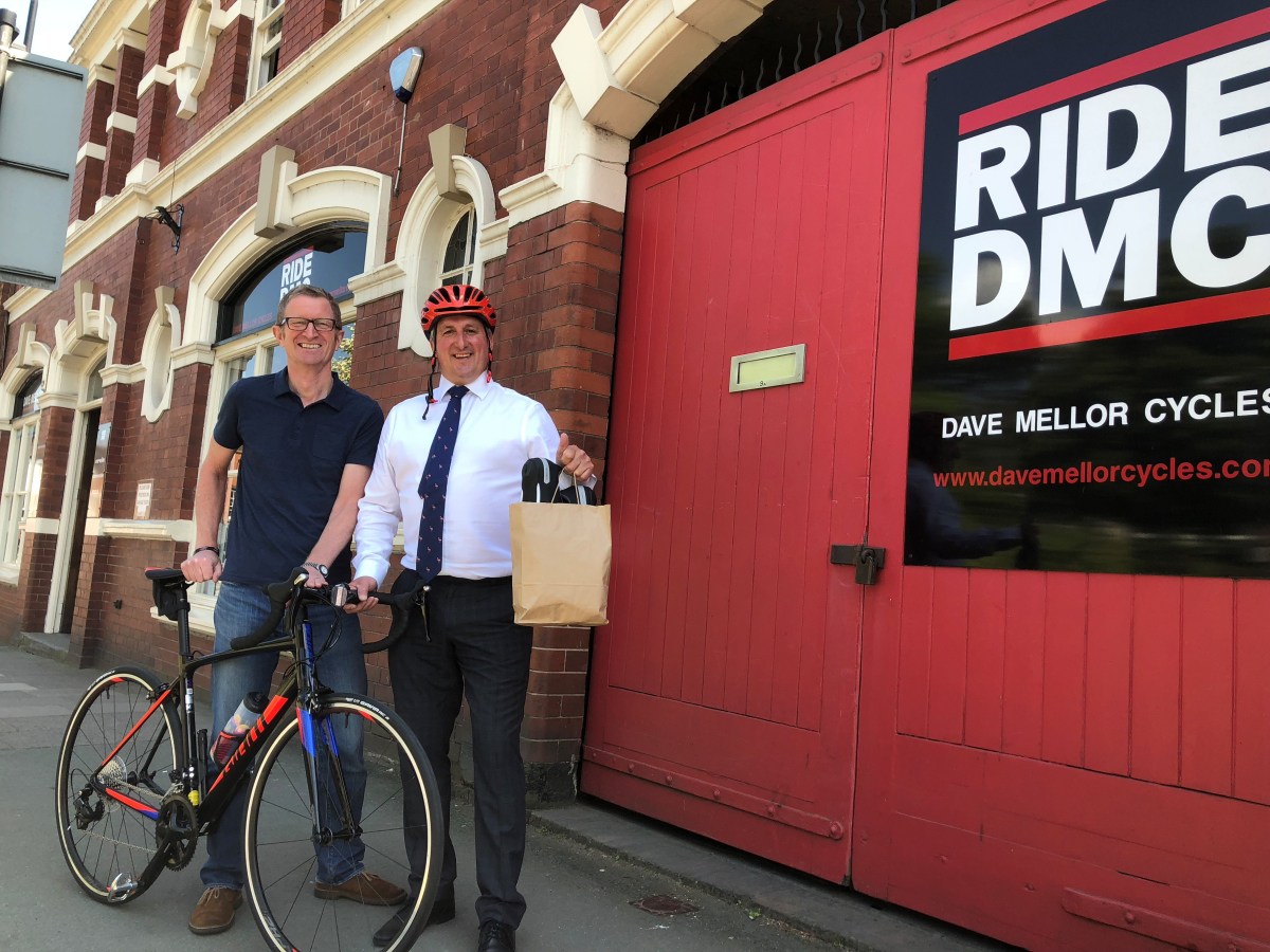 Robin Morris (right) with Dave Mellor of Dave Mellor Cycles