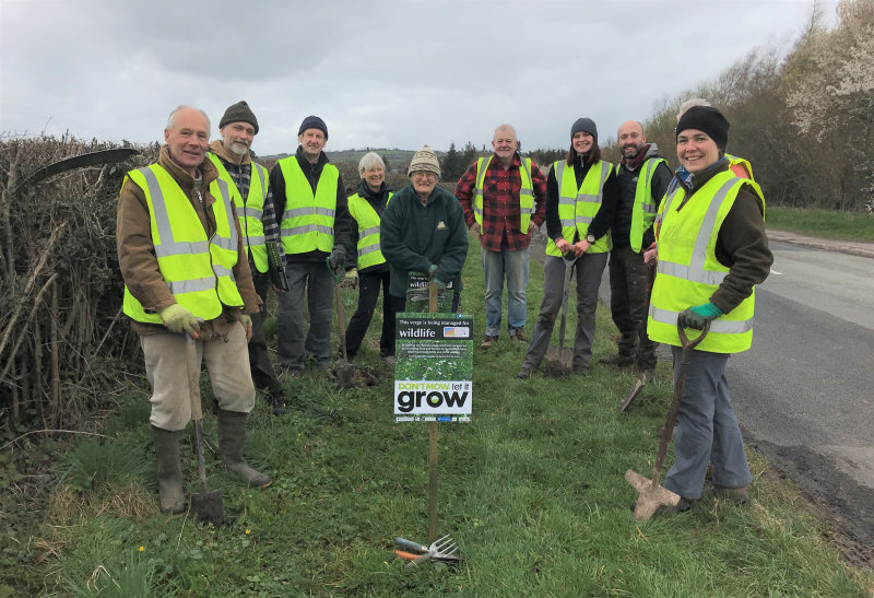 Volunteers from the Restoring Shropshire’s Verges Project install a ‘Don’t mow, let it grow’ sign on a verge in Bishops Castle
