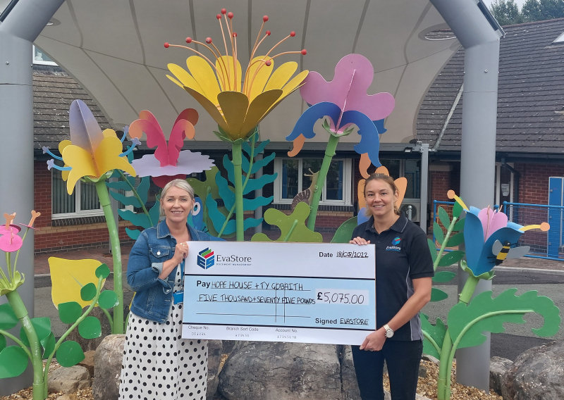 Lynsey Kilvert, Fundraising Team Leader at Hope House & Ty Gobaith received a cheque from Vicky Bradbeer, Sales & Marketing Coordinator for EvaStore