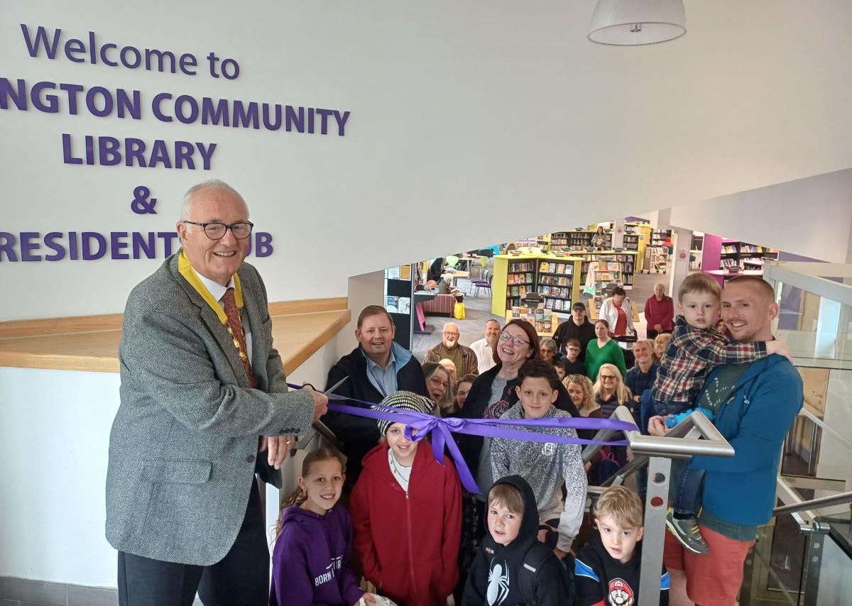 Deputy Mayor, Cllr Reg Snell cuts the ribbon